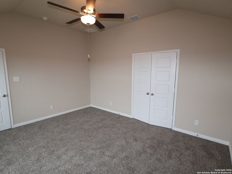 Spacious, unfurnished interior of a new home in Meadows at Clear Springs, New Braunfels (Image 12).