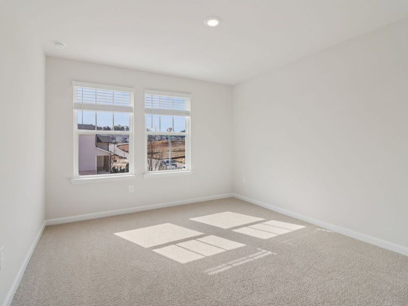 Spacious, unfurnished interior of a new home in Ivey Township, Dallas (Image 17).