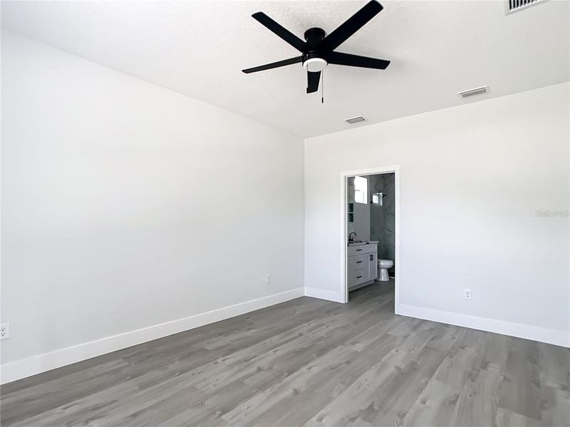 Spacious, unfurnished interior of a new home in , Ocala (Image 23).