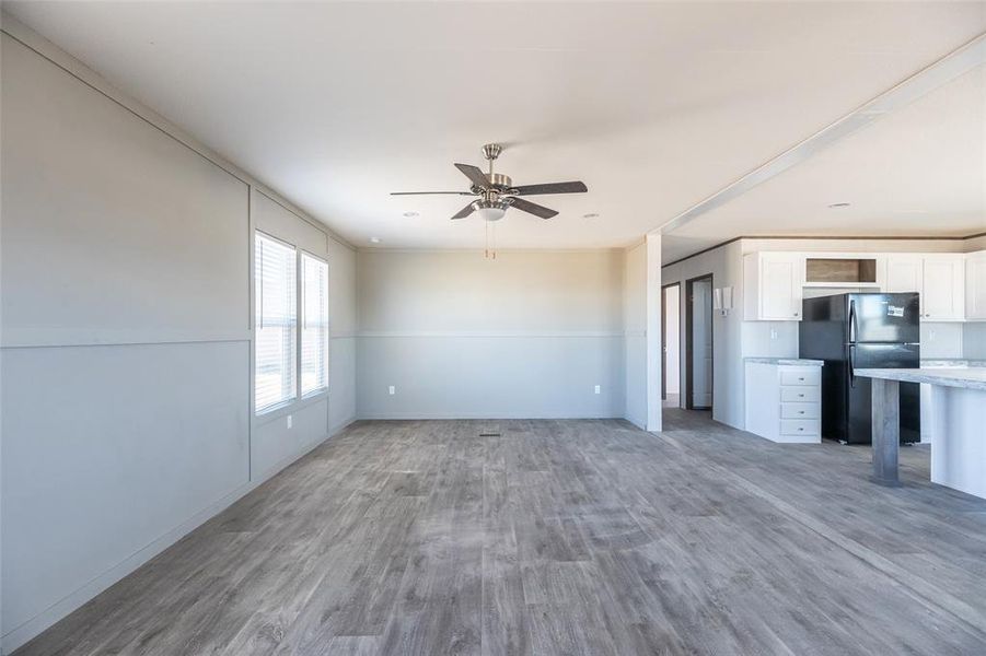 Spacious, unfurnished interior of a new home in , Merkel (Image 11).