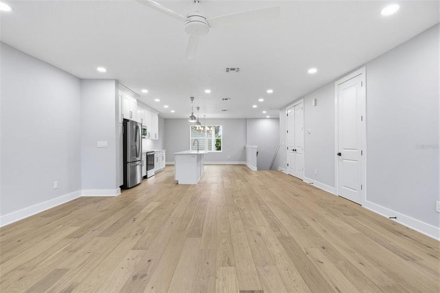 Spacious, unfurnished interior of a new home in , Tampa (Image 19).
