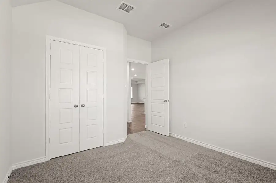 Spacious, unfurnished interior of a new home in Sycamore Landing, Fort Worth (Image 10). Spacious, unfurnished interior of a new home in Sycamore Landing, Fort Worth (Image 10).