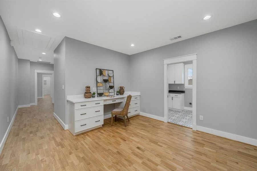 Furnished interior view inside a new home in , Dallas (Image 32). Furnished interior view inside a new home in , Dallas (Image 32).