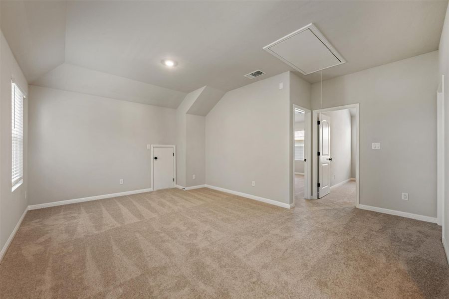 Spacious, unfurnished interior of a new home in Cannon Ranch, Dripping Springs (Image 14).