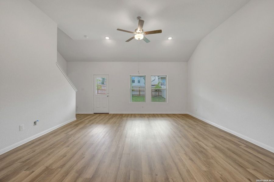 Spacious, unfurnished interior of a new home in Mesquite Ridge, San Antonio (Image 22).