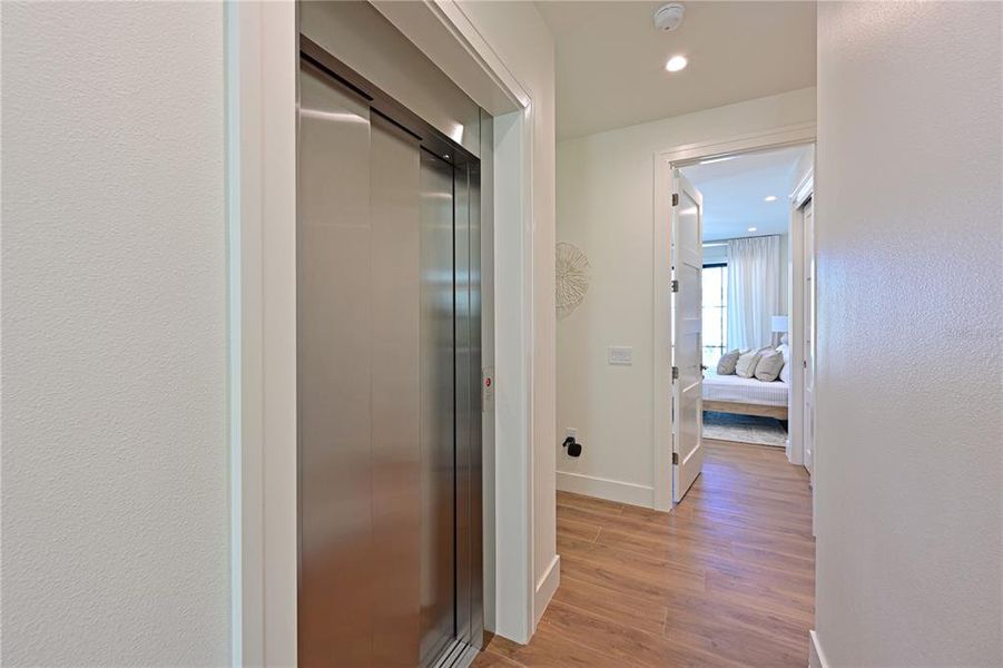 Spacious, unfurnished interior of a new home in , Anna Maria (Image 21).