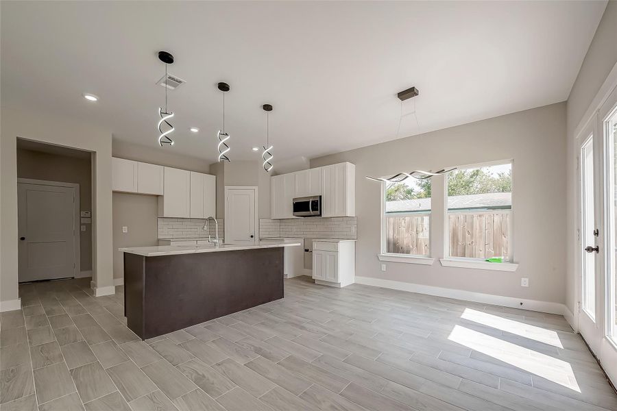 Kitchen / Dining area