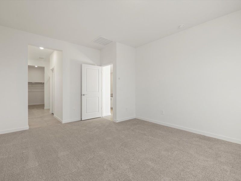 Spacious, unfurnished interior of a new home in Wildera, San Tan Valley (Image 10).