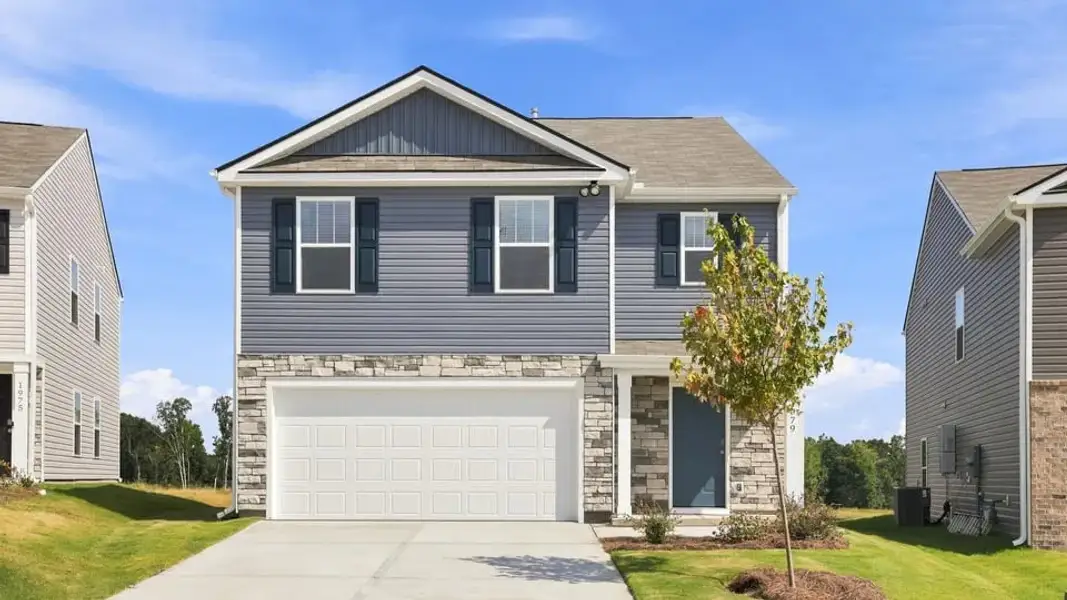 Front exterior of a new home in Seneca Falls, Seneca, SC, highlighting curb appeal (Image 1). Front exterior of a new home in Seneca Falls, Seneca, SC, highlighting curb appeal (Image 1).