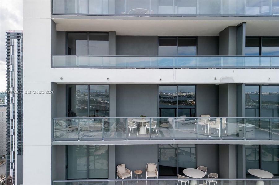 Condo located in Miami, FL showcasing its design and architecture (Image 25).