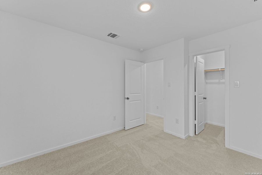 Spacious, unfurnished interior of a new home in Guadalupe Ridge, New Braunfels (Image 28).