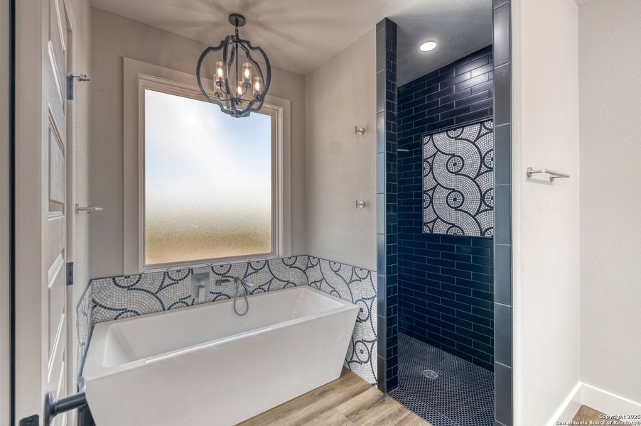 Furnished interior view inside a new home in , Uvalde (Image 7).