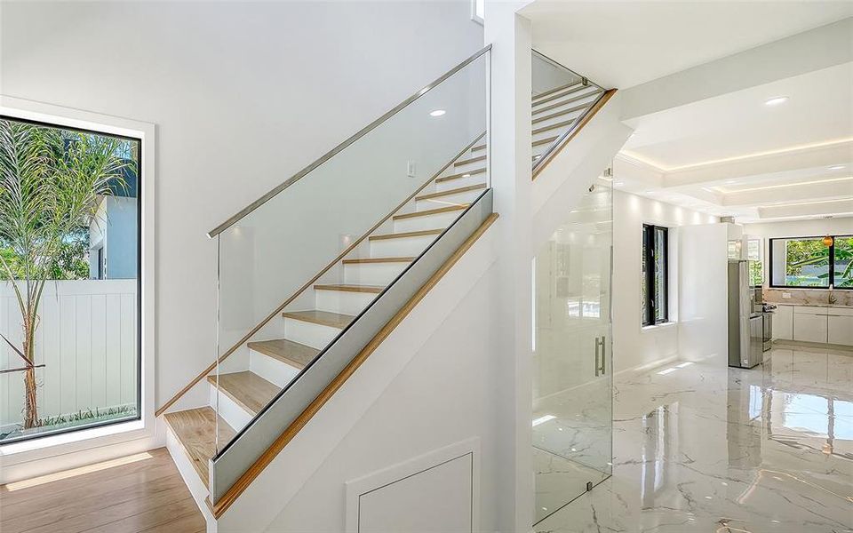 Spacious, unfurnished interior of a new home in , Sarasota (Image 38).