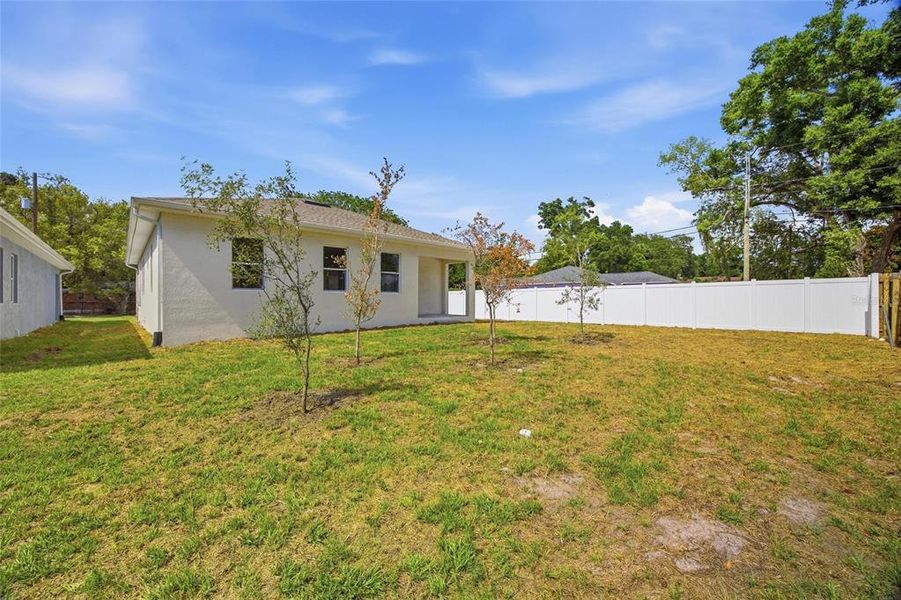 Exterior details and patio area of a home in , Tampa (Image 4).