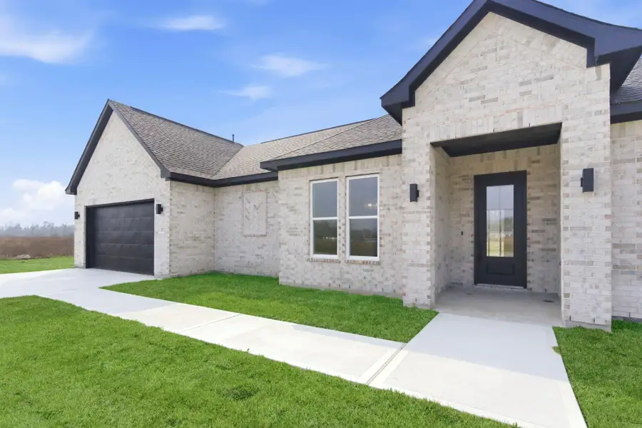 Exterior details and patio area of a home in , Dayton (Image 34).