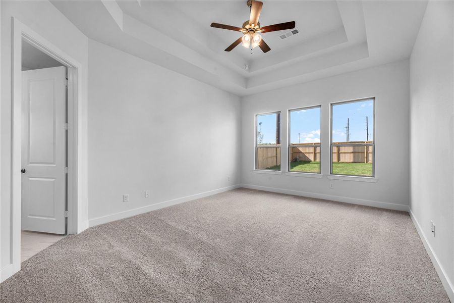 Spacious, unfurnished interior of a new home in Sienna, Missouri City (Image 22).