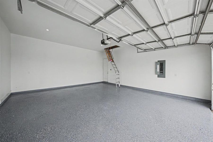 Spacious, unfurnished interior of a new home in , Celeste (Image 21).