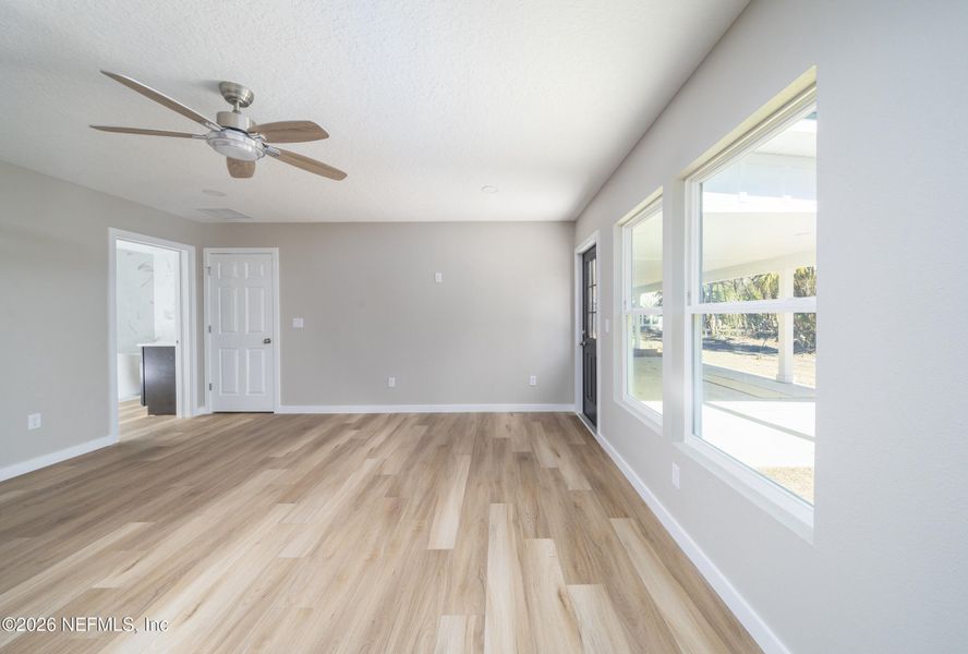 Spacious, unfurnished interior of a new home in , Palatka (Image 17).