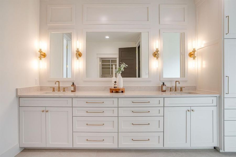 Double vanity and large mirror