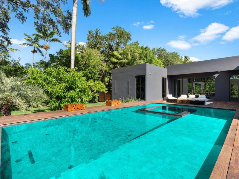 Exterior details and patio area of a home in , Miami (Image 24).