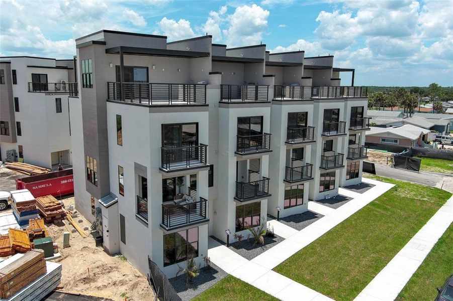 Condo located in Ormond Beach, FL showcasing its design and architecture (Image 5).