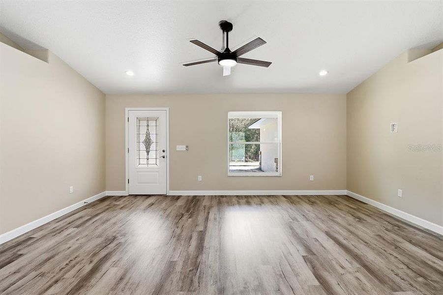 Spacious, unfurnished interior of a new home in , Citrus Springs (Image 29).