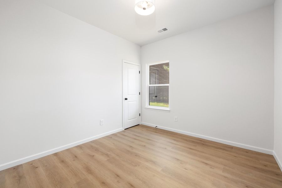 Spacious, unfurnished interior of a new home in , Charleston (Image 20).