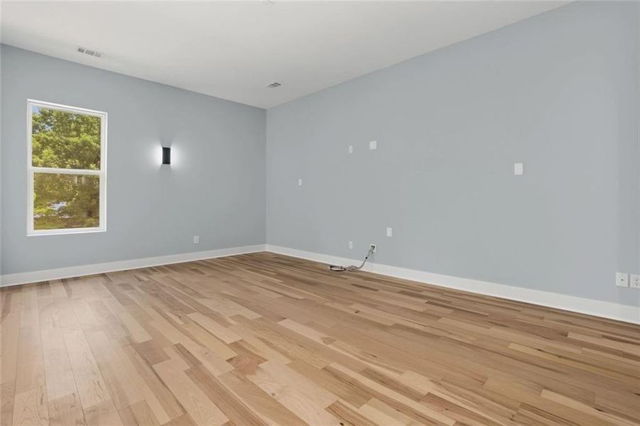 Spacious, unfurnished interior of a new home in , Marietta (Image 81).