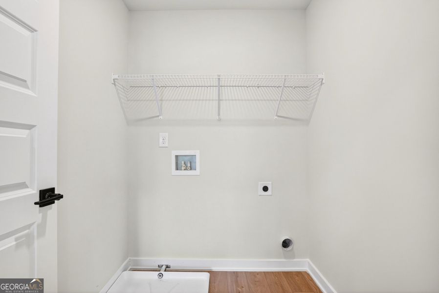 Spacious, unfurnished interior of a new home in The Fairways at Mirror Lake, Villa Rica (Image 42).