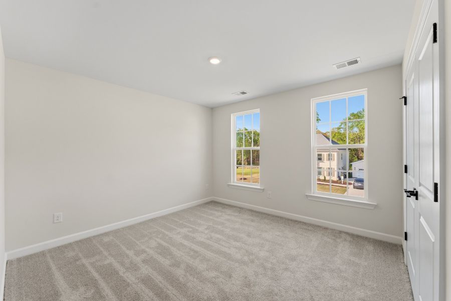 Spacious, unfurnished interior of a new home in Bens Crossing, Woodruff (Image 38).