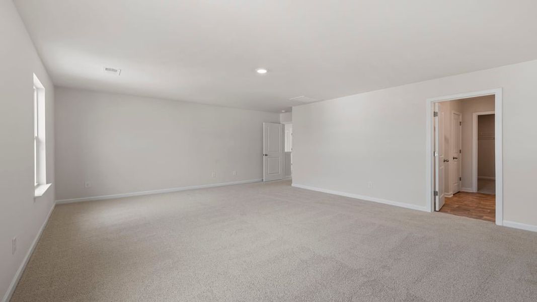 Spacious, unfurnished interior of a new home in Durbin Meadows Traditions, Fountain Inn (Image 32).