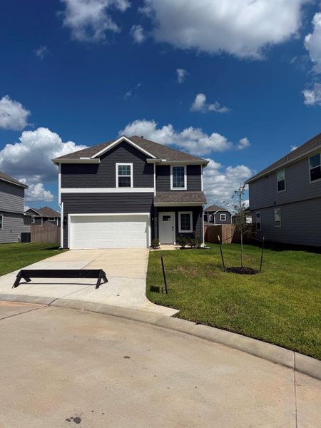 Front exterior of a new home in River's Edge, Conroe, TX, highlighting curb appeal (Image 2). Front exterior of a new home in River's Edge, Conroe, TX, highlighting curb appeal (Image 2).