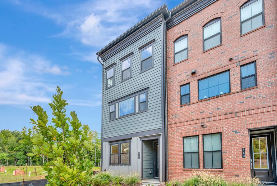 Condo located in Waxhaw, NC showcasing its design and architecture (Image 5).
