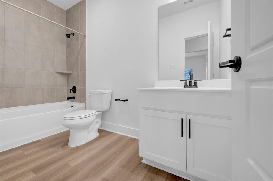 Furnished interior view inside a new home in Lago Mar, Santa Fe (Image 9).