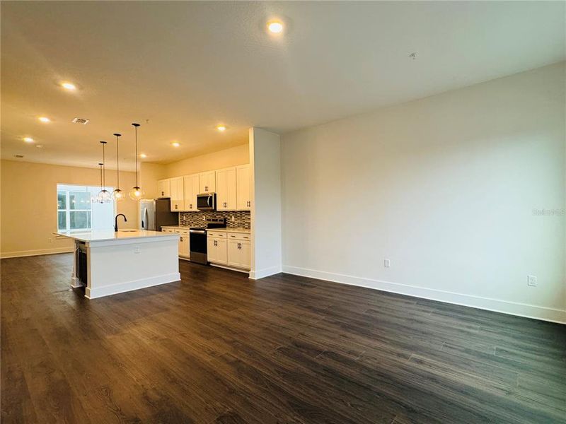 Spacious, unfurnished interior of a new home in , Oviedo (Image 33).