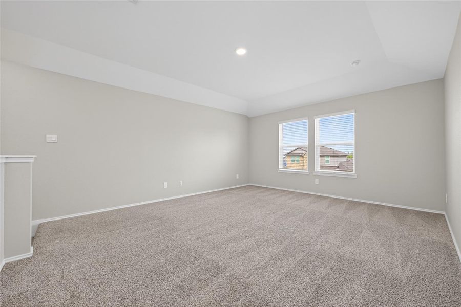 Spacious, unfurnished interior of a new home in Water Crest on Lake Conroe, Conroe (Image 36).