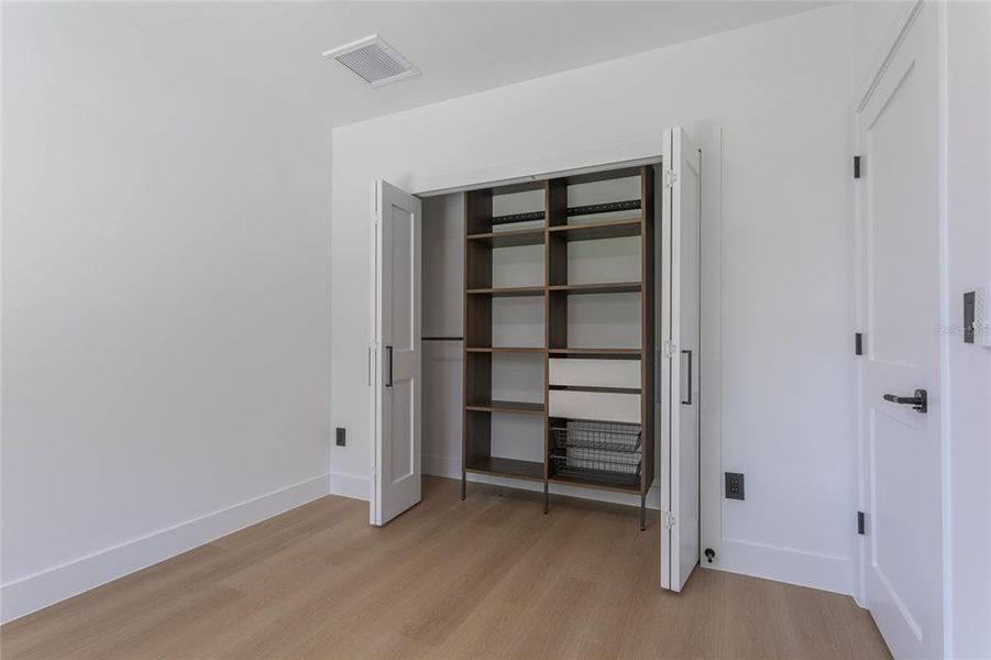 Spacious, unfurnished interior of a new home in , St. Petersburg (Image 23).