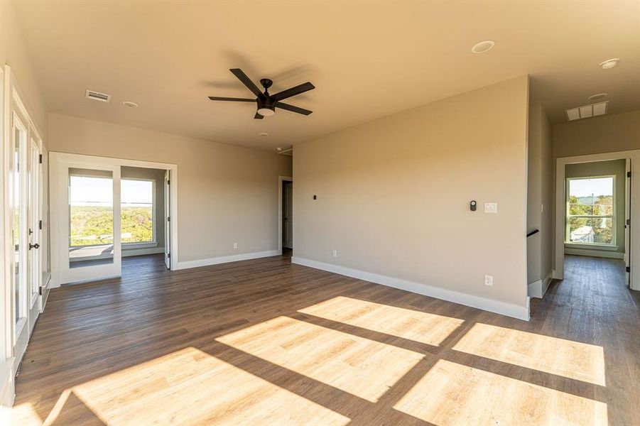 Spacious, unfurnished interior of a new home in , Rio Vista (Image 20).