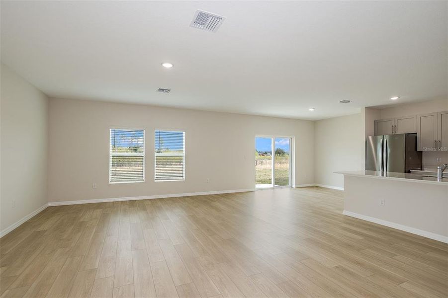 Spacious, unfurnished interior of a new home in Pasadena Ridge, Dade City (Image 11).
