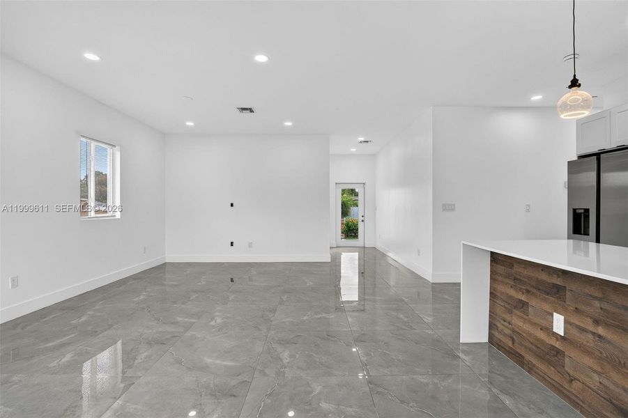 Spacious, unfurnished interior of a new home in , Fort Lauderdale (Image 36).