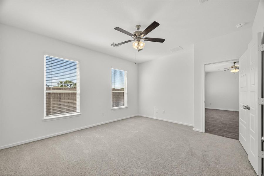 Spacious, unfurnished interior of a new home in Rollingbrook Estates, Baytown (Image 34).