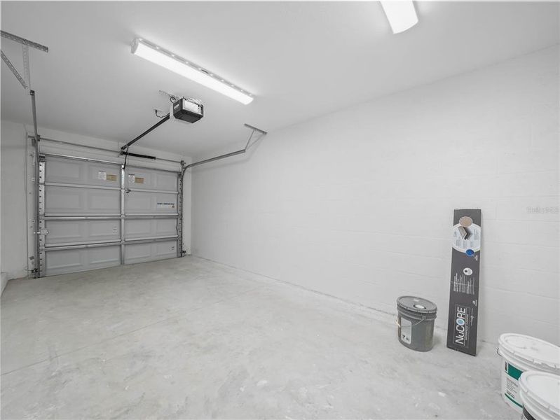 Spacious, unfurnished interior of a new home in , Bowling Green (Image 12).