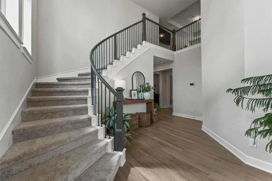 Walk into a gorgeous vaulted foyer Walk into a gorgeous vaulted foyer