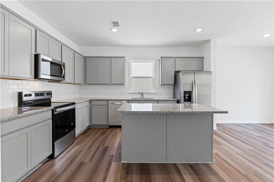 Furnished interior view inside a new home in Avery Ridge, Gainesville (Image 7). Furnished interior view inside a new home in Avery Ridge, Gainesville (Image 7).