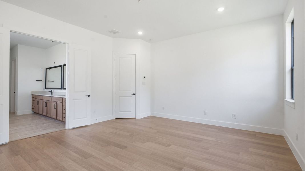 Representative unfurnished interior of a home built from the Portofino by D.R. Horton in Friendswood Trails 70' Homesites, Friendswood (Image 26).