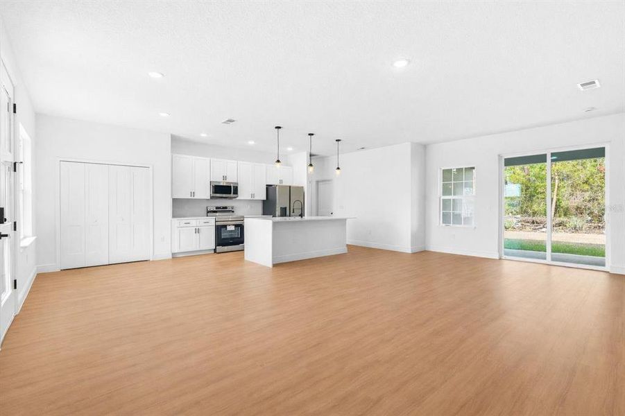 Spacious, unfurnished interior of a new home in , Ocala (Image 16).