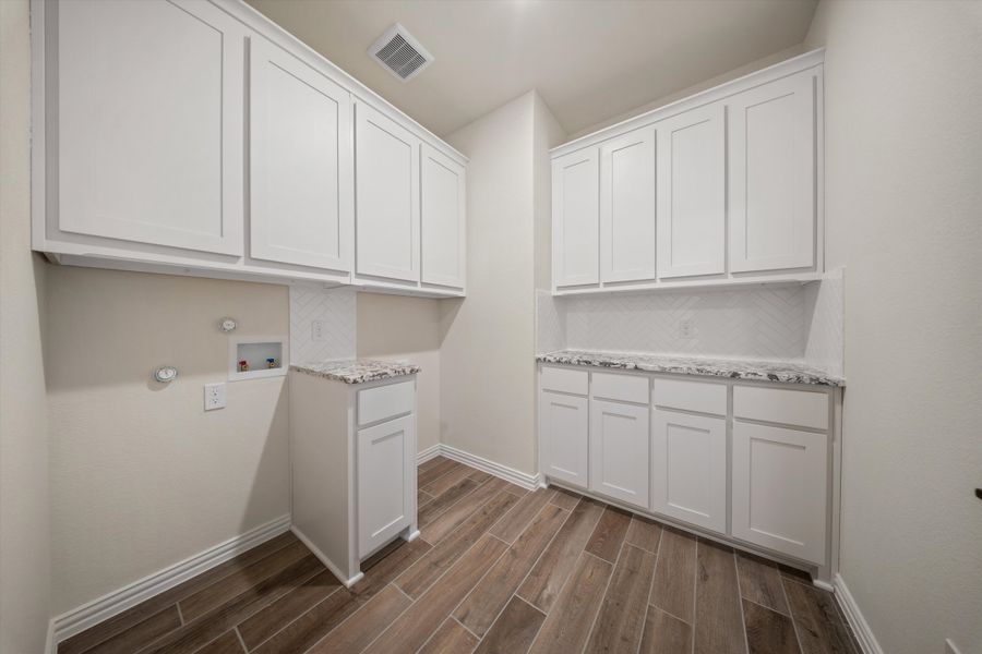 Furnished interior view inside a new home in Vista Oaks Estates, Royse City (Image 16).