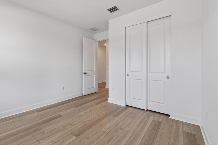 Spacious, unfurnished interior of a new home in Hendrix Reserve, Lake Worth (Image 33).