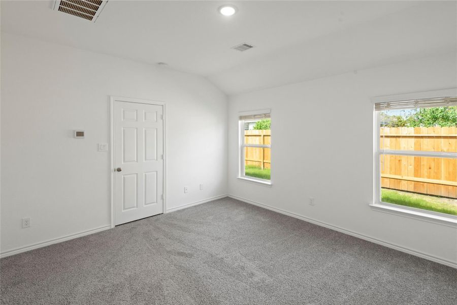 Spacious, unfurnished interior of a new home in , Dayton (Image 24).