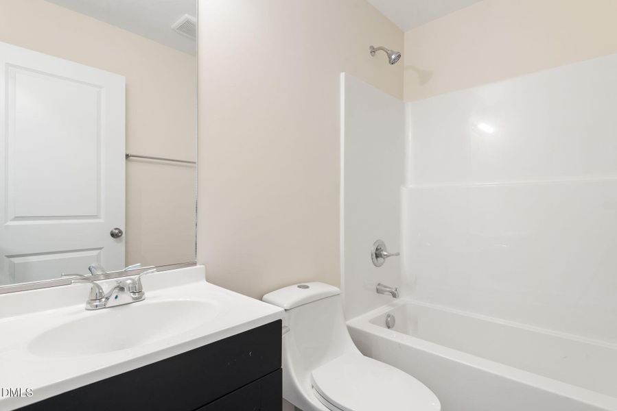 full bath in Hallway